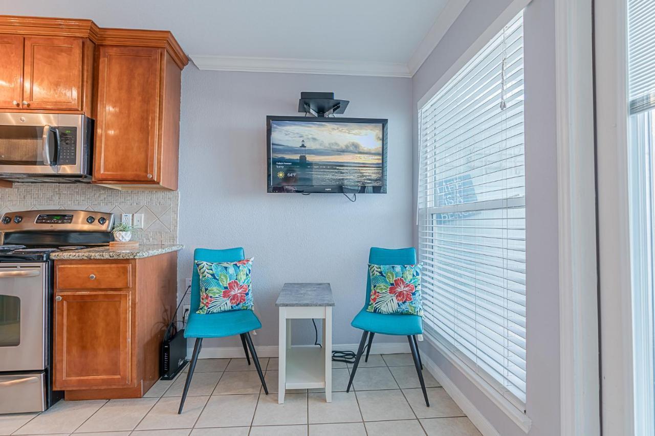 Octopus Gardens Private Boardwalk To The Beach Great Gulf Views Galveston Exteriér fotografie